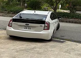 車で新築・改修工事現場へ出発