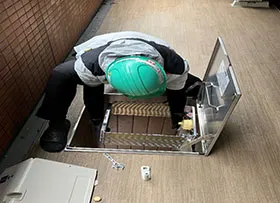 避難はしご取付工事開始